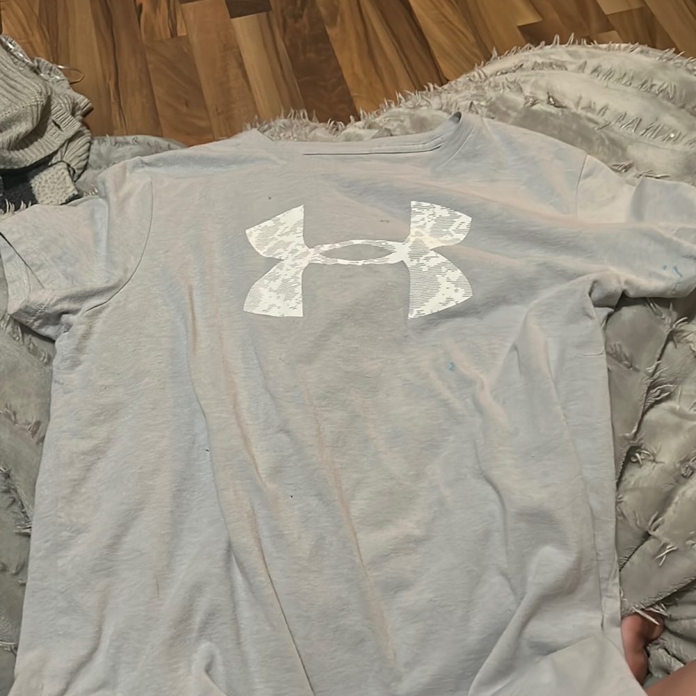Under armor tee shirt